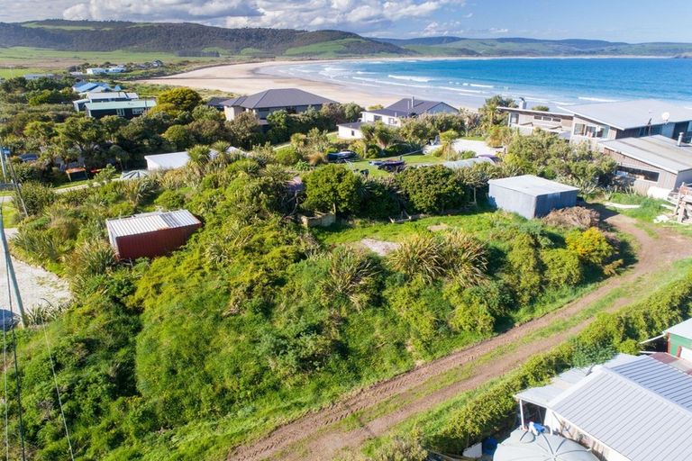 Photo of property in 523 Waikawa-curio Bay Road, Curio Bay, Tokanui, 9884