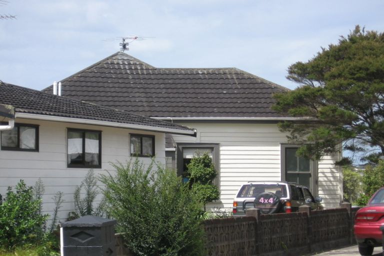 Photo of property in 2/5 Tramway Road, Beach Haven, Auckland, 0626
