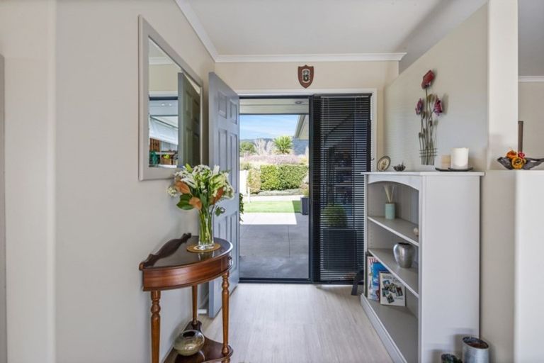 Photo of property in 14 Lakemere Way, Kinloch, Taupo, 3377