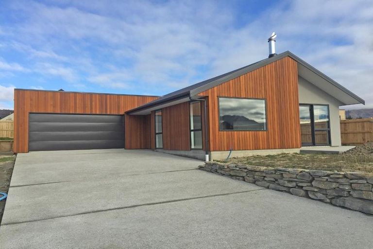 Photo of property in 11 Obelisk Street, Wanaka, 9305