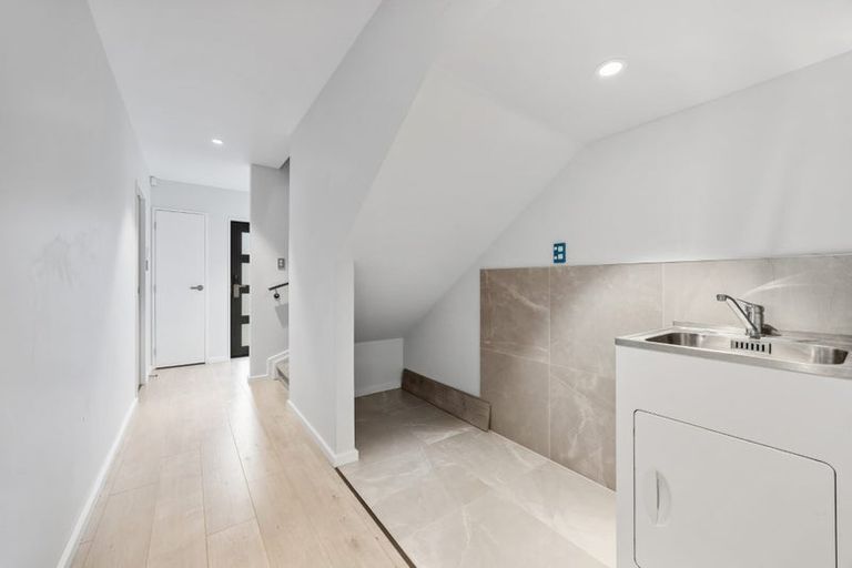 Photo of property in 7 Meritage Lane, Te Atatu South, Auckland, 0610