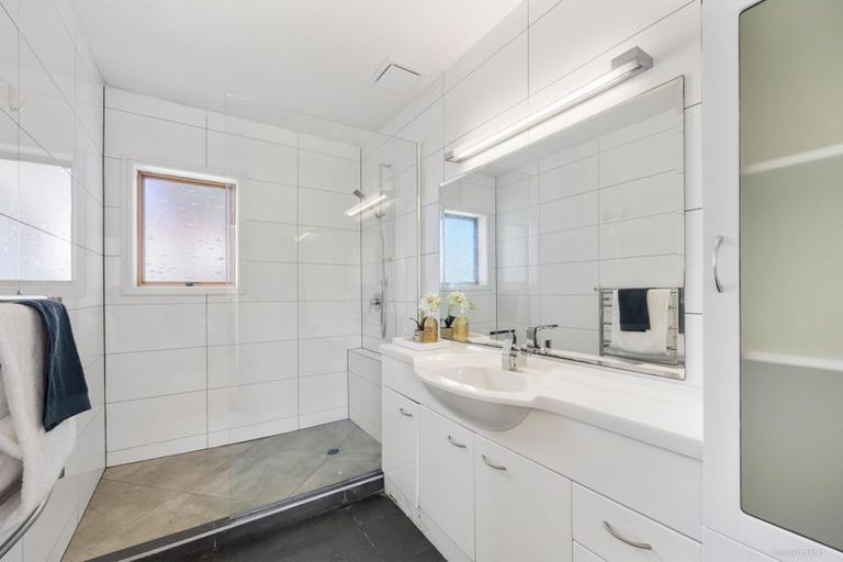 Photo of property in 34 Meadway, Sunnyhills, Auckland, 2010