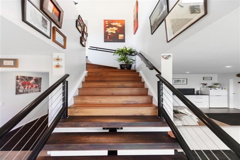 Photo of property in 7 Moraine Place, Lake Hawea, Wanaka, 9382