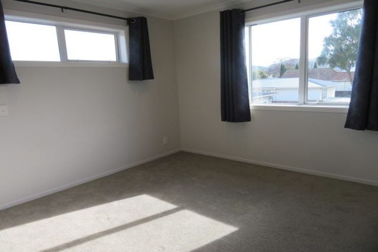 Photo of property in 1b Manderson Grove, Fairfield, Lower Hutt, 5011