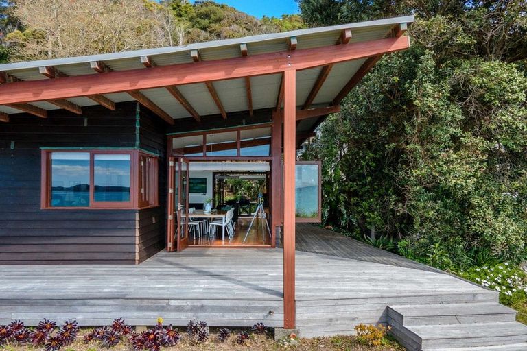 Photo of property in 135 Long Beach Road, Russell, 0202