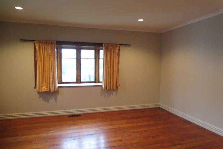 Photo of property in 16 Northland Road, Northland, Wellington, 6012