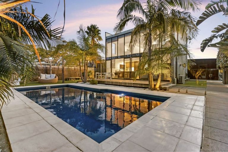 Photo of property in 4 Halyard Place, Te Atatu Peninsula, Auckland, 0610