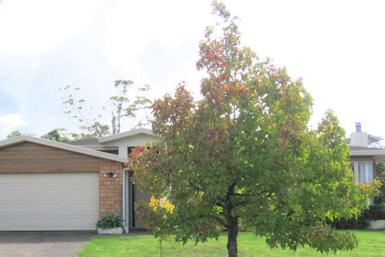 Photo of property in 33 Arirang Rise, Pinehill, Auckland, 0632