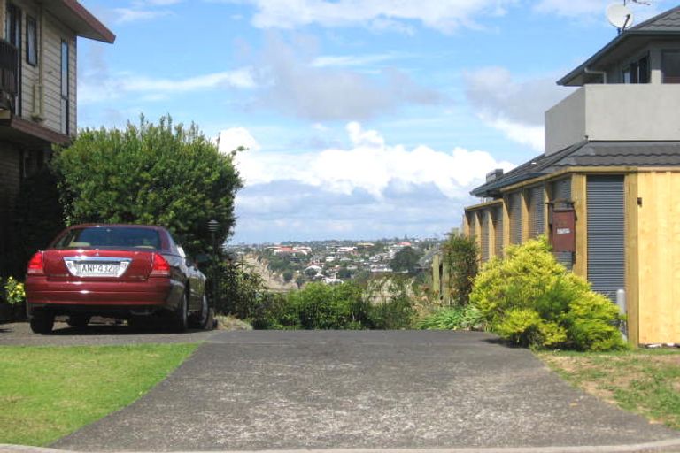 Photo of property in 2/23 Ridge Road, Waiake, Auckland, 0630