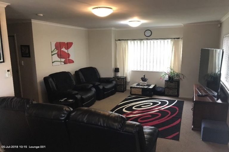 Photo of property in 34 Tussock Avenue, Mangere, Auckland, 2022