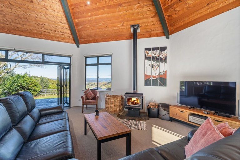 Photo of property in 16 Tarapatiki Drive, Whitianga, 3510