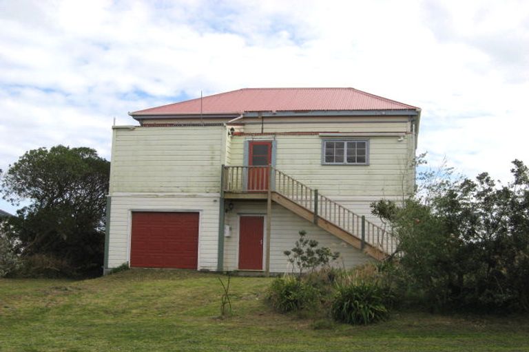 Photo of property in 37 Manga-pirau Street, Waikawa Beach, Manakau, 5573