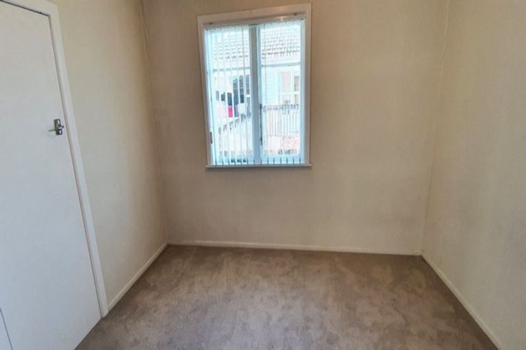 Photo of property in 30 Royton Avenue, Mangere East, Auckland, 2024