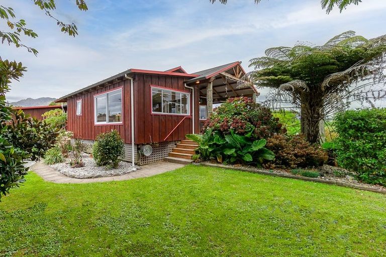 Photo of property in 50 Abel Tasman Drive, Takaka, 7110