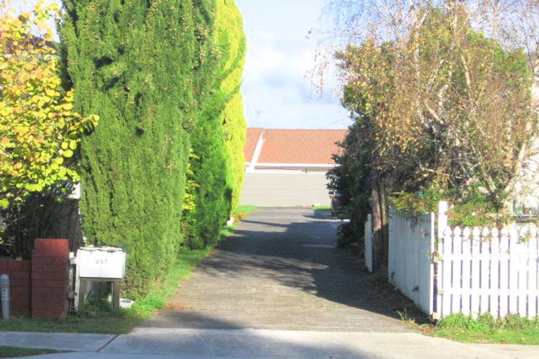 Photo of property in 2/257 Shirley Road, Papatoetoe, Auckland, 2025