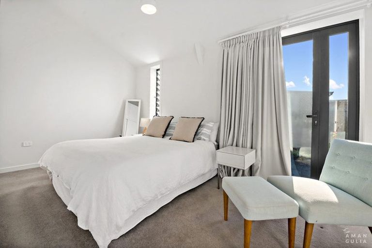 Photo of property in 27 Amberley Avenue, Te Atatu South, Auckland, 0610