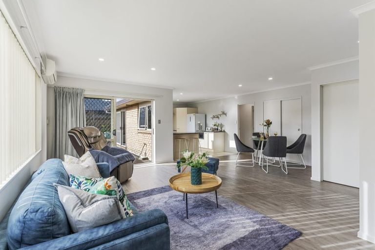 Photo of property in 2 Marlon Lane, East Tamaki, Auckland, 2016