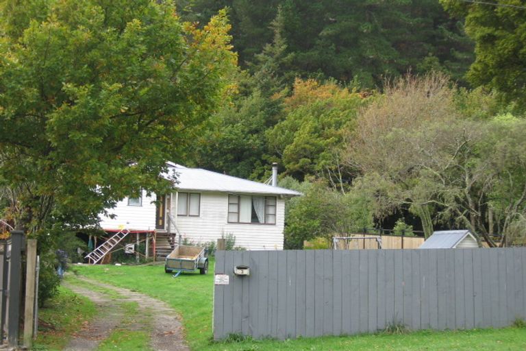 Photo of property in 3 Elmslie Road, Pinehaven, Upper Hutt, 5019