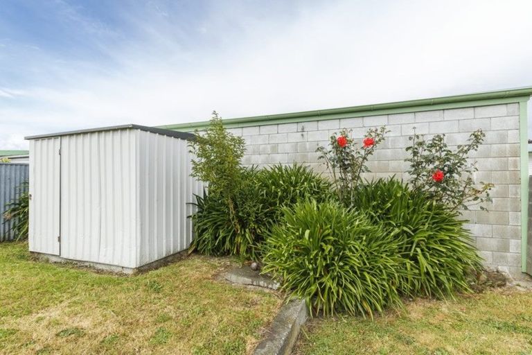 Photo of property in 17 Kaituna Street, Milson, Palmerston North, 4414