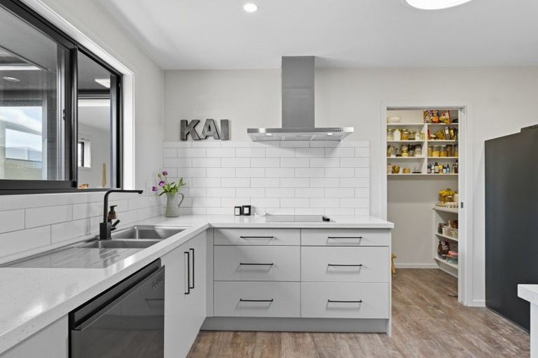 Photo of property in 28 Piata Street, Papamoa Beach, Papamoa, 3118