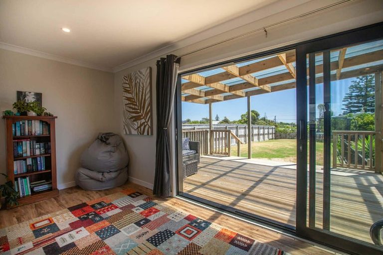 Photo of property in 35 Gawler Street, Te Horo Beach, Otaki, 5581