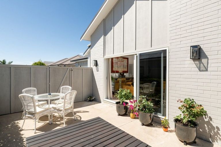 Photo of property in 35 Cassinia Close, Papamoa Beach, Papamoa, 3118