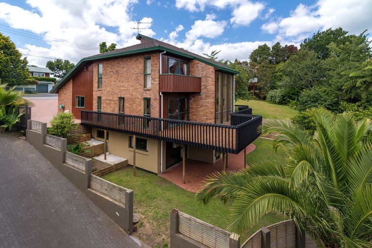 Photo of property in 70 Grand Vue Road, Kawaha Point, Rotorua, 3010