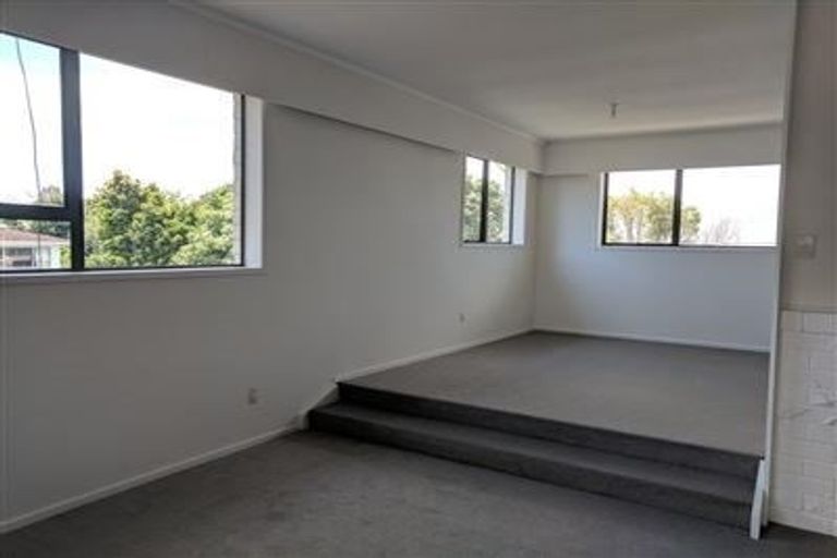 Photo of property in 14 Butterworth Drive, Glendene, Auckland, 0602