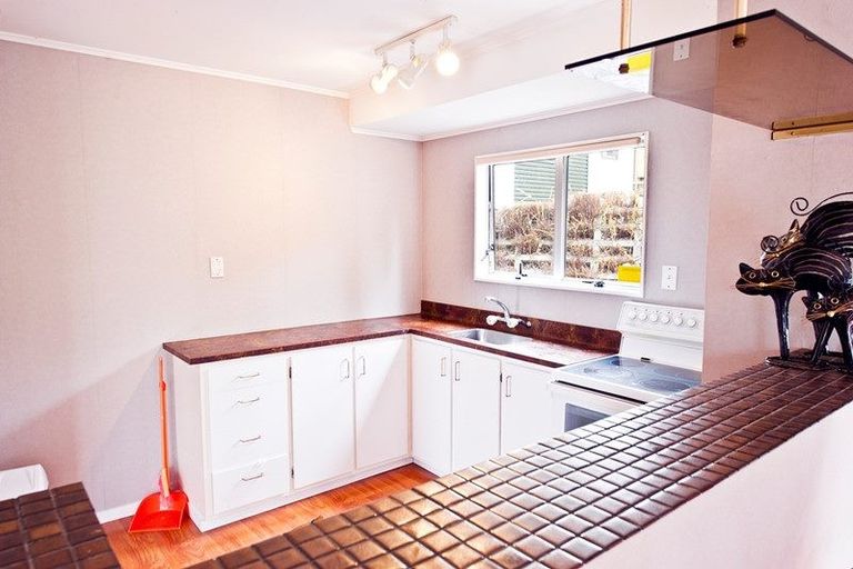 Photo of property in 13 Trias Road, Totara Vale, Auckland, 0629