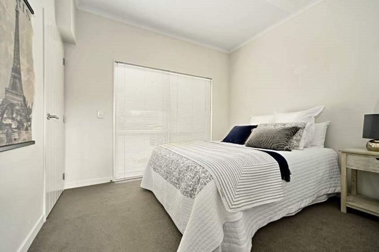 Photo of property in 2/10 Salford Crescent, Flat Bush, Auckland, 2019