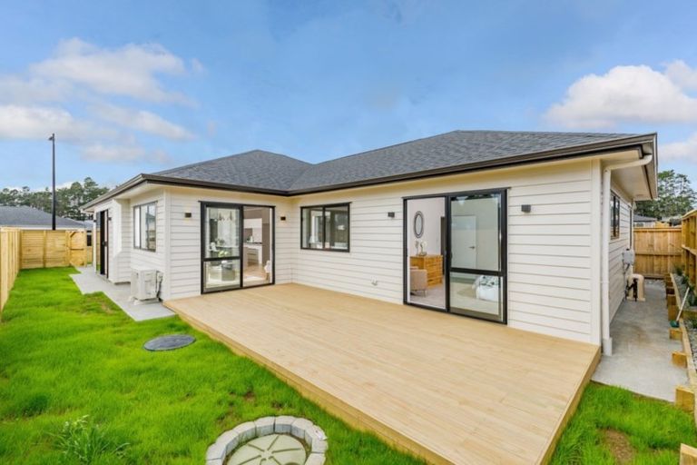 Photo of property in 11 Zadar Street, Kumeu, 0810