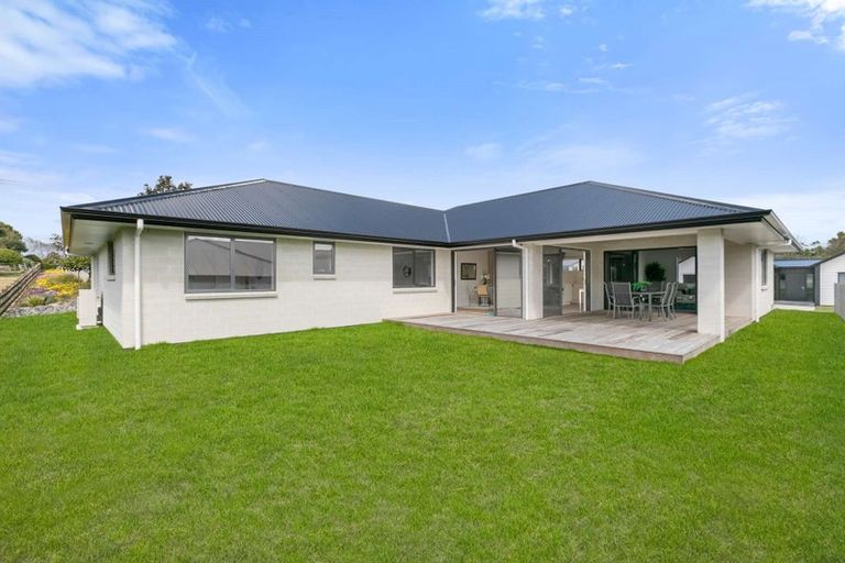 Photo of property in 2 Evan Tasman Lane, Waiuku, 2123