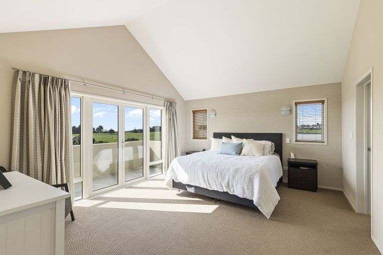 Photo of property in 10 Sampson Avenue, Waiwhakaiho, New Plymouth, 4312