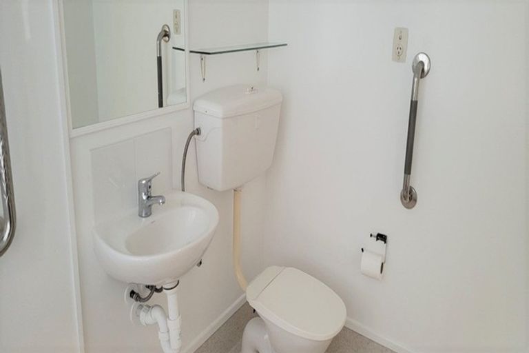 Photo of property in 1 Kiriwai Road, Paremata, Porirua, 5024