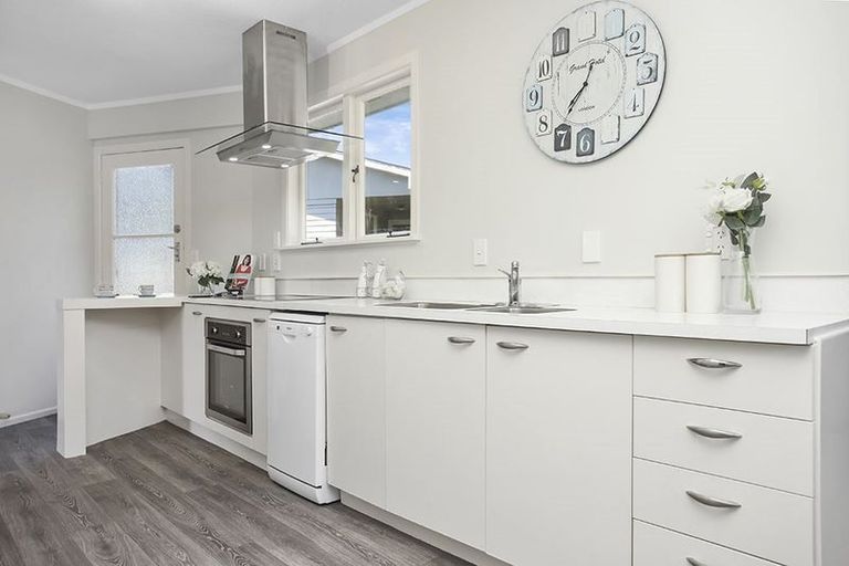 Photo of property in 1/82 Ennis Avenue, Pakuranga Heights, Auckland, 2010
