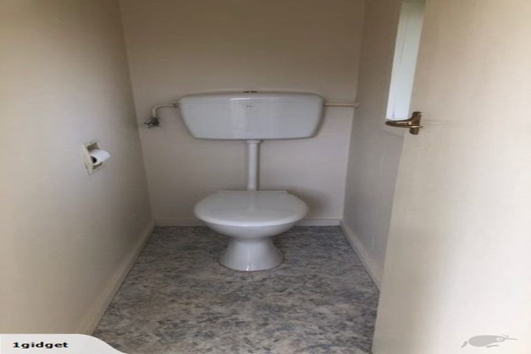 Photo of property in 10 Black Rock Road, Newlands, Wellington, 6037