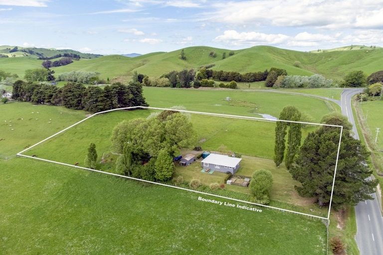 Photo of property in 1183 Masterton Stronvar Road, Wainuioru, Masterton, 5890