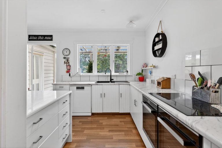 Photo of property in 32 Franklin Road, Paparoa, 0571