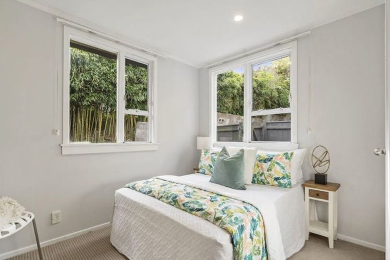 Photo of property in 2/80 Seaview Road, Castor Bay, Auckland, 0620