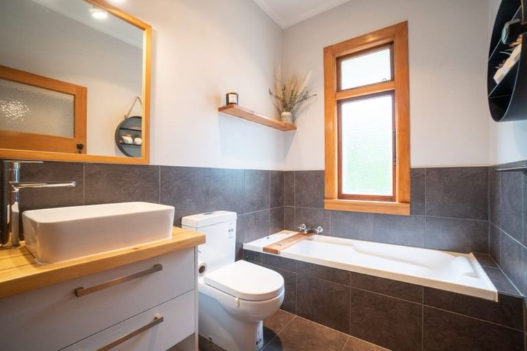 Photo of property in 26 Kingswood Street, Takaro, Palmerston North, 4412