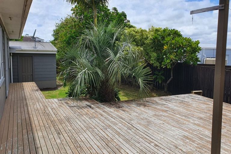 Photo of property in 27 Pahi Place, West Harbour, Auckland, 0618