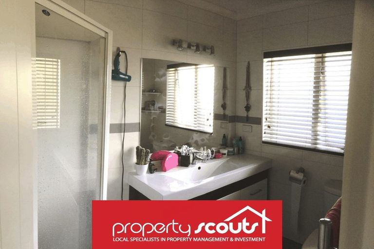 Photo of property in 5a Squirrel Lane, Browns Bay, Auckland, 0630