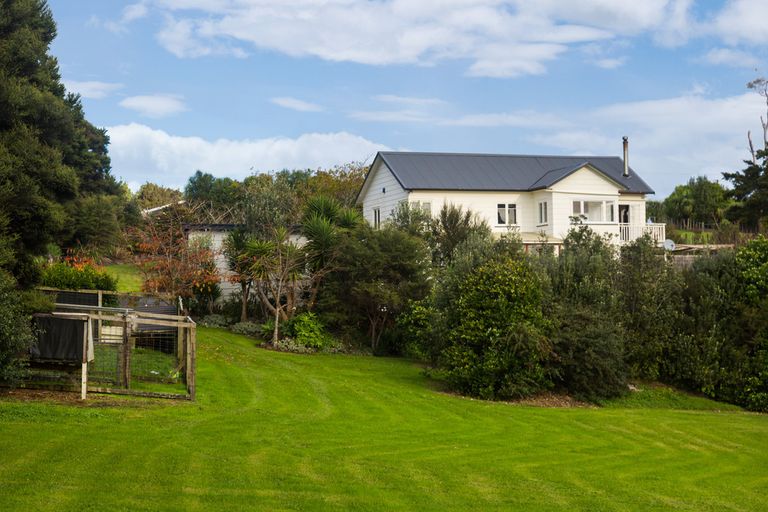 Photo of property in 451 Ararimu Valley Road, Helensville, Waimauku, 0882