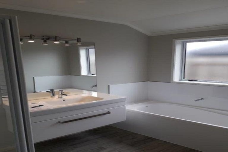 Photo of property in 330 Grenada Street, Papamoa Beach, Papamoa, 3118