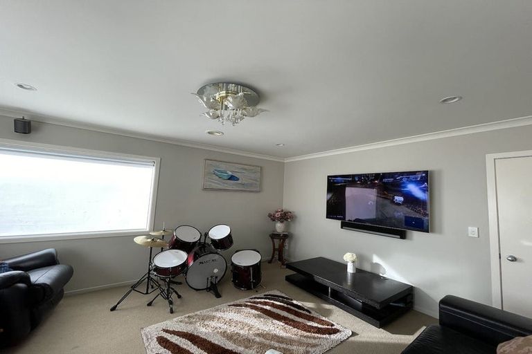 Photo of property in 60 Erlestoke Crescent, Churton Park, Wellington, 6037