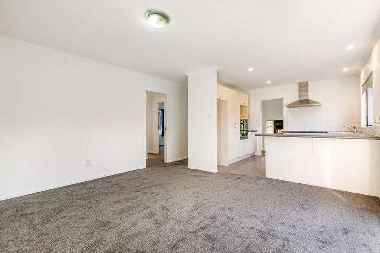 Photo of property in 6 Bibury Avenue, Henderson, Auckland, 0612