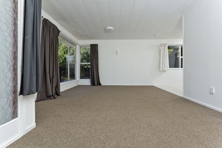 Photo of property in 47 Normanton Street, Glenfield, Auckland, 0629