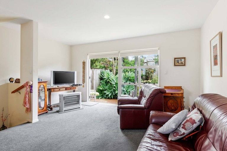 Photo of property in 3/57 Gladstone Road, Northcote, Auckland, 0627