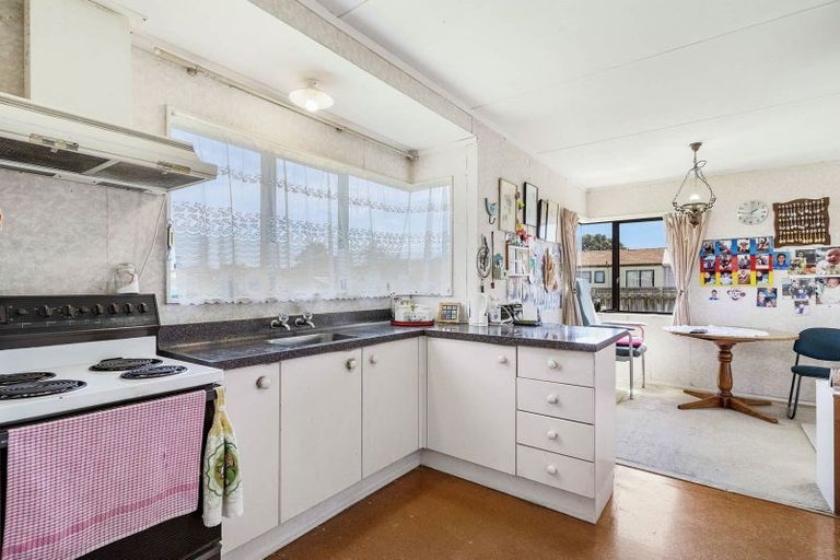 Photo of property in 86 Maplesden Drive, Clendon Park, Auckland, 2103