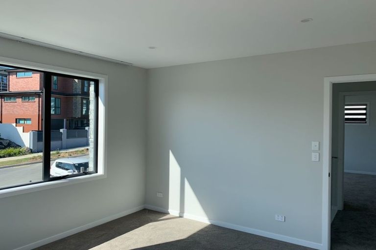 Photo of property in 5 May Potter Close, Oteha, Auckland, 0632